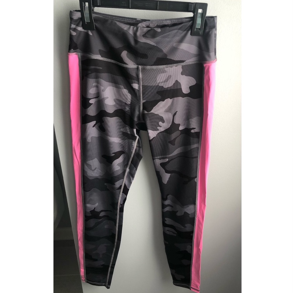 Camo & pink leggings